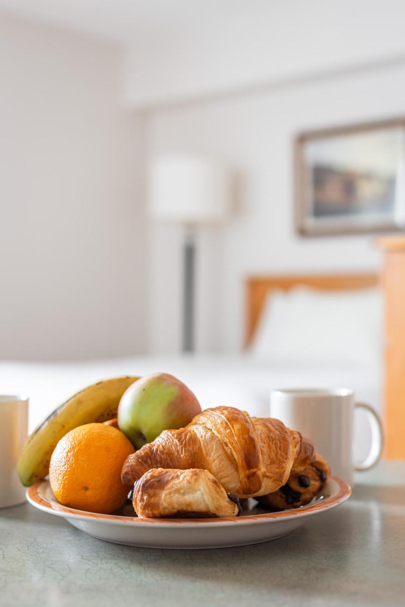 Hotel Les Suites Labelle Montreal Bagian luar foto
