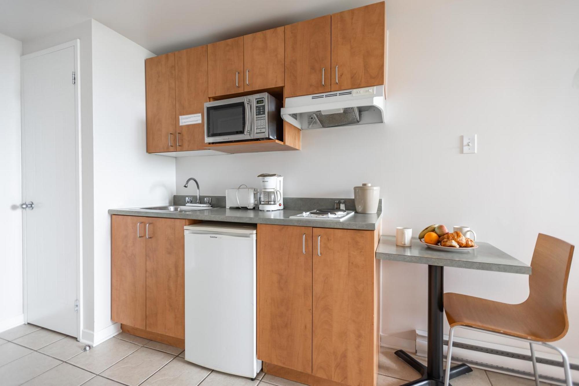 Hotel Les Suites Labelle Montreal Bagian luar foto