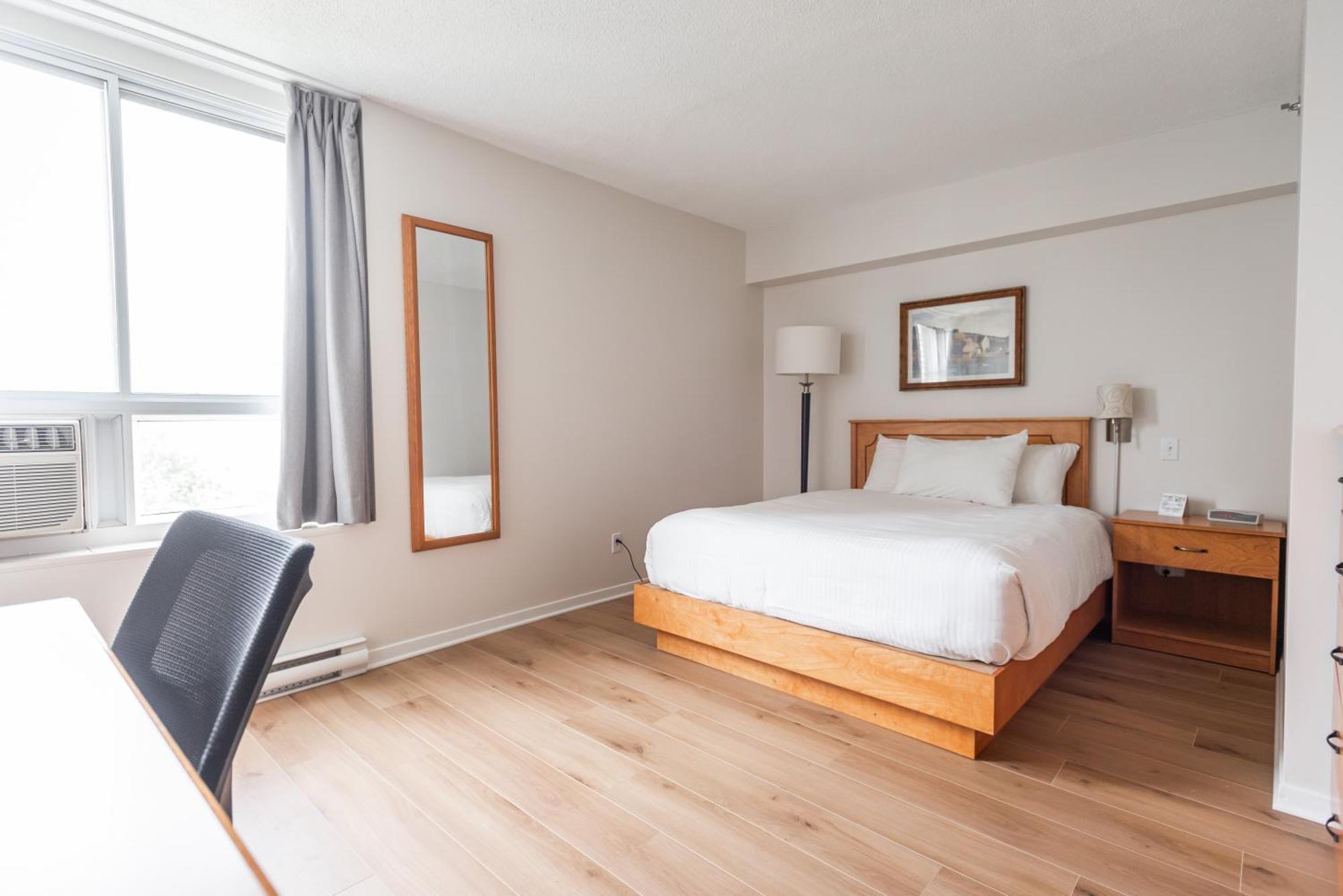 Hotel Les Suites Labelle Montreal Bagian luar foto