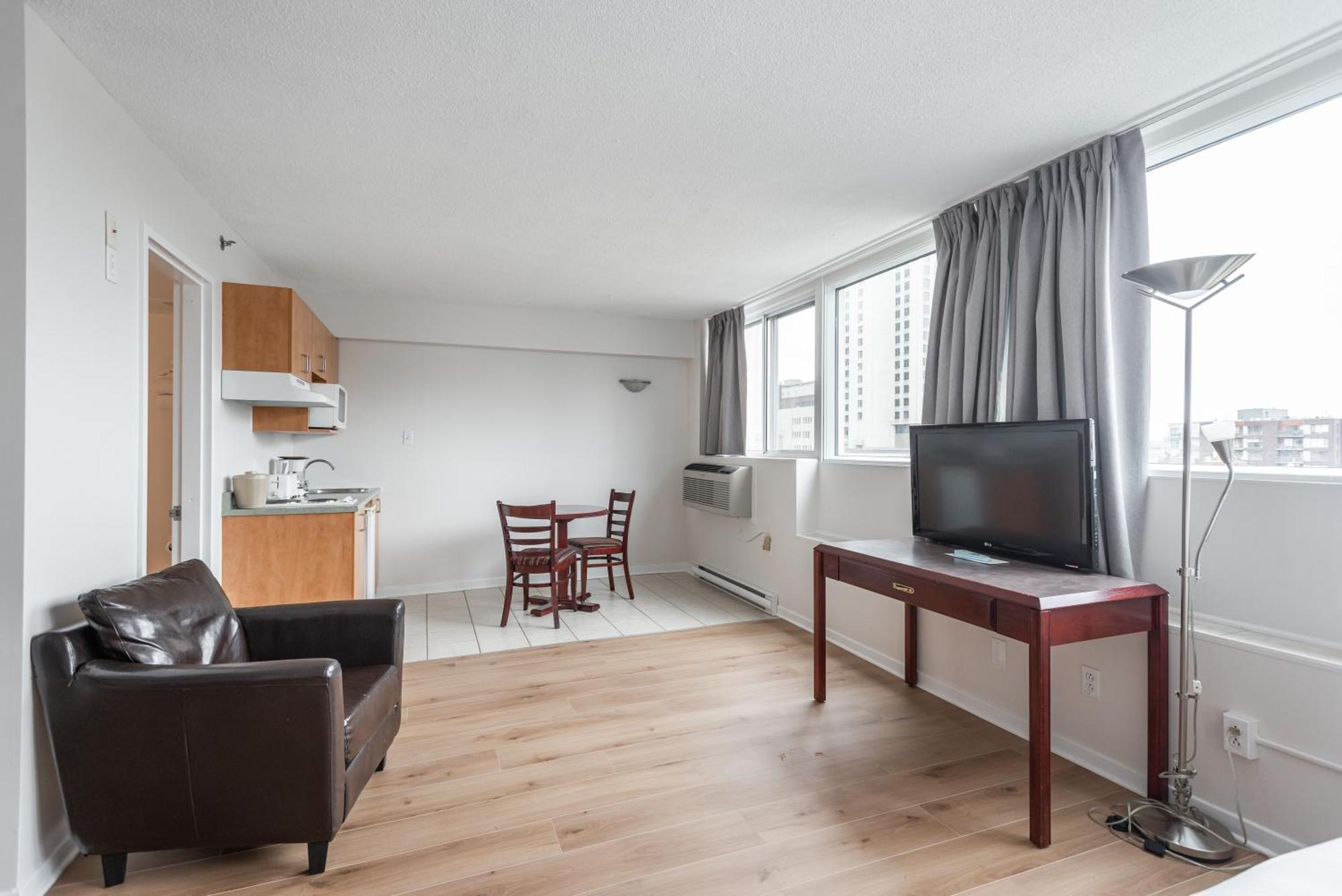 Hotel Les Suites Labelle Montreal Bagian luar foto