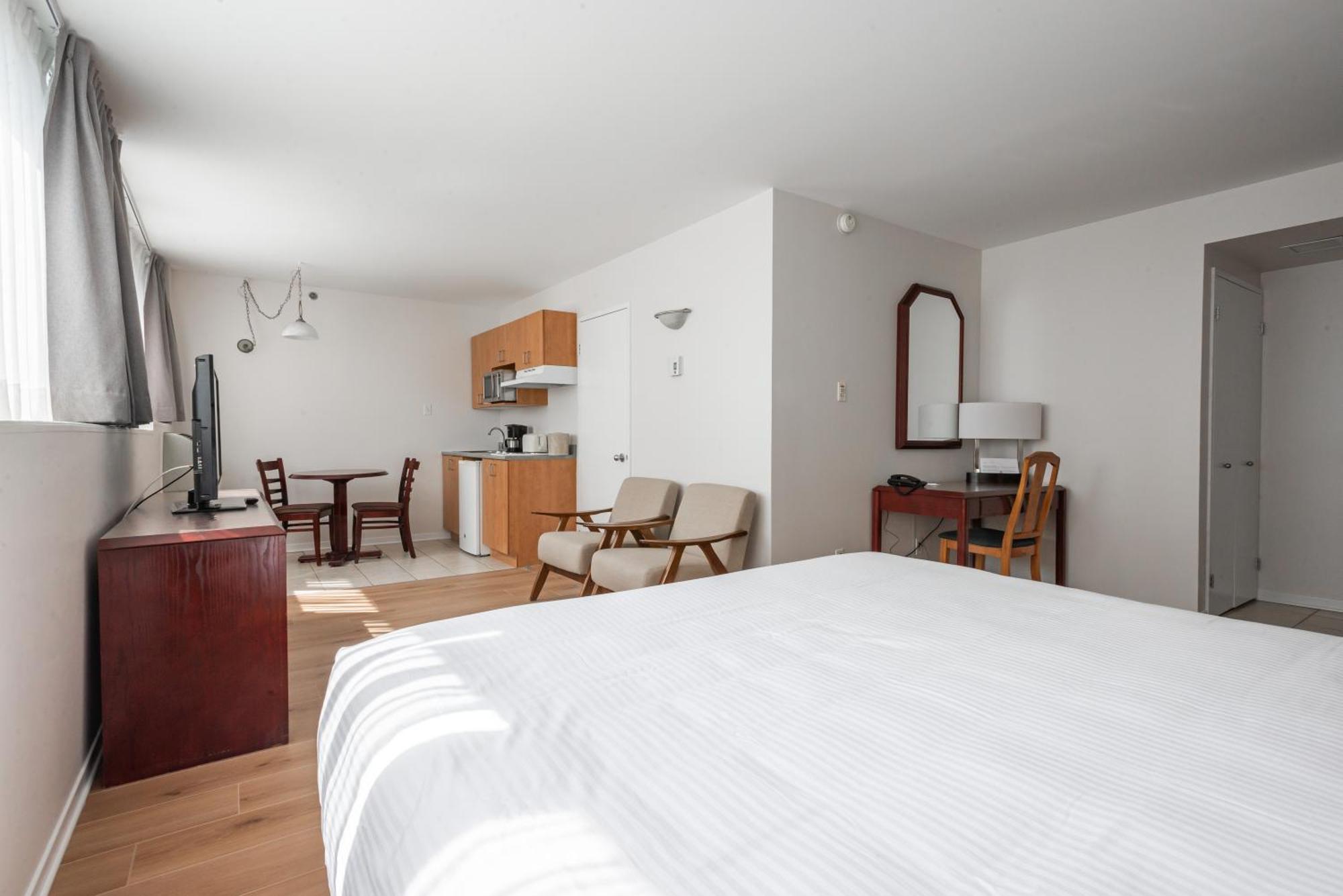 Hotel Les Suites Labelle Montreal Bagian luar foto