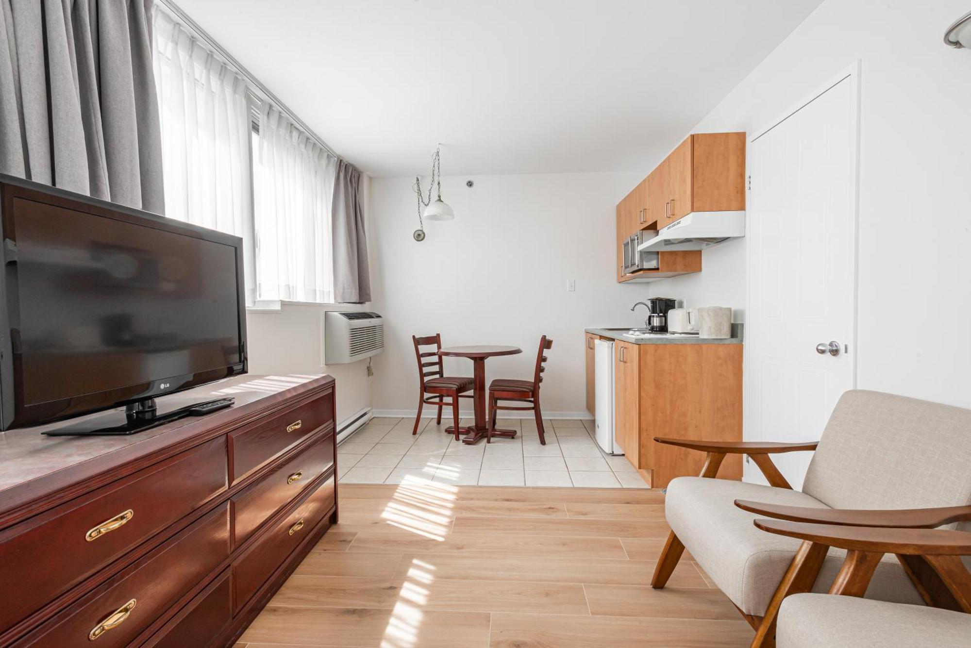Hotel Les Suites Labelle Montreal Bagian luar foto