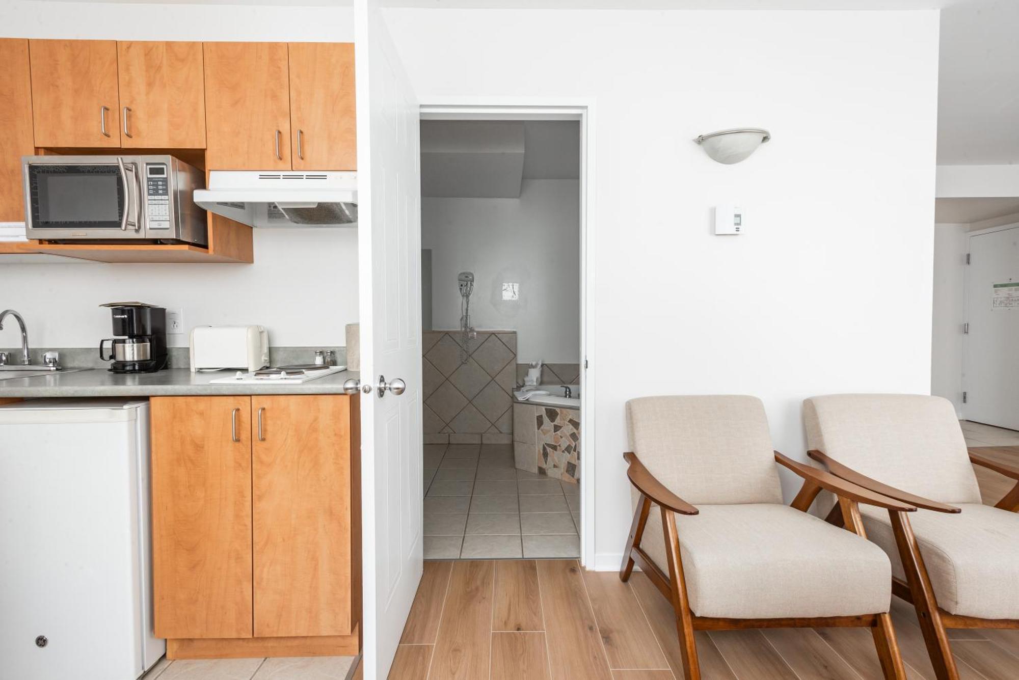 Hotel Les Suites Labelle Montreal Bagian luar foto