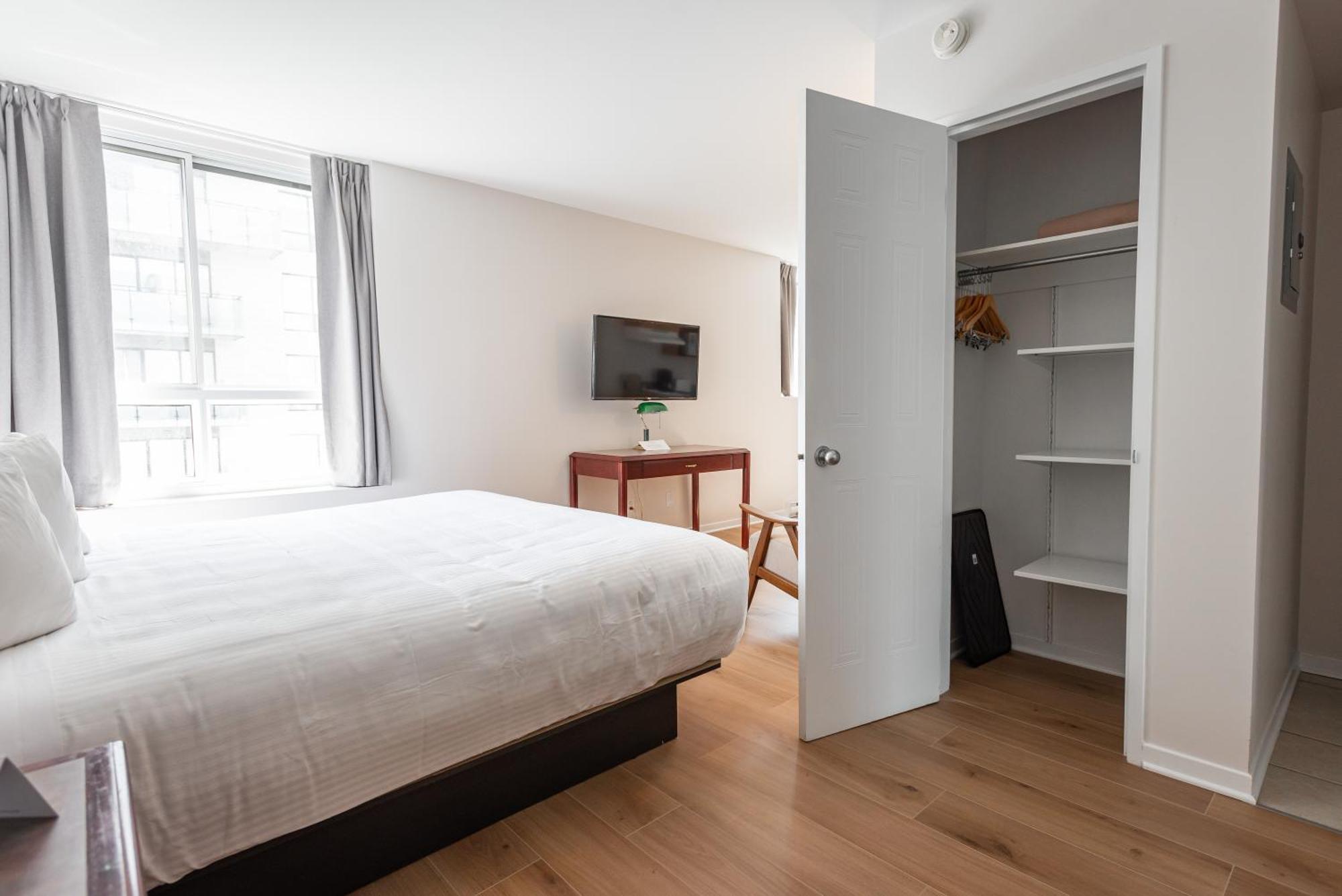 Hotel Les Suites Labelle Montreal Bagian luar foto